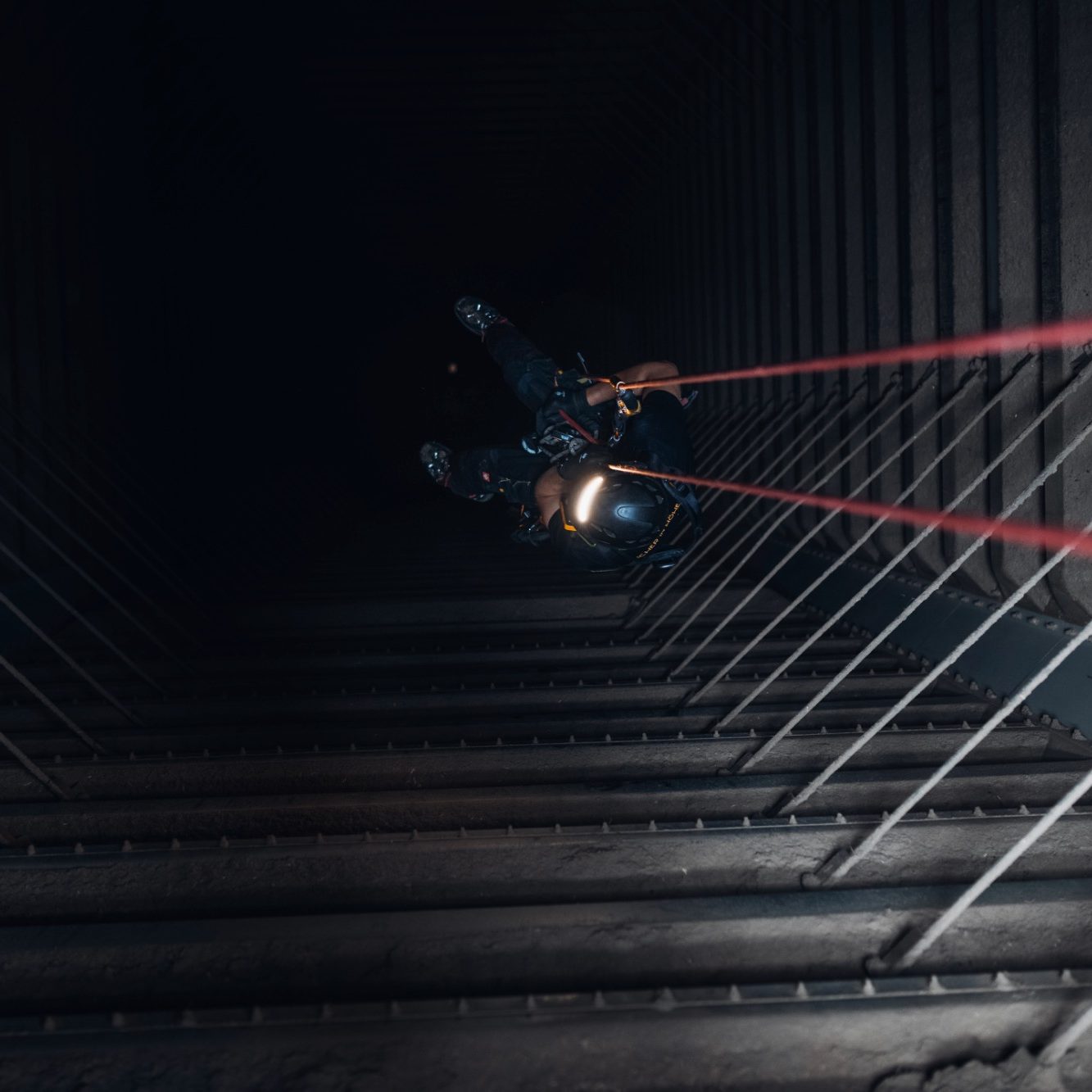 Fensterputzer arbeiten Prüfung DGUV Höhenarbeit Absturzsicherung Industrieklettern Industriekletterer Seil Absturz