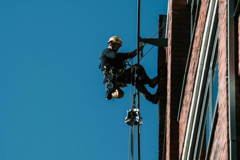 Industrieklettern Absturzsicherung Kletterer Höhenarbeit Kletterausrüstung PSA