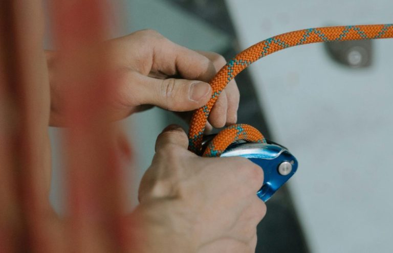 Kletterausrüstung Seil Karabiner Auffanggurt